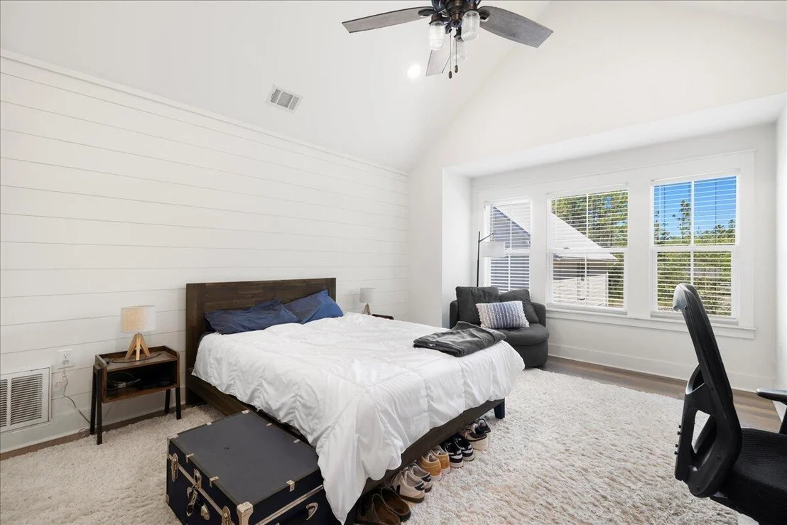 Photo of 103 W Bayou Forest Drive