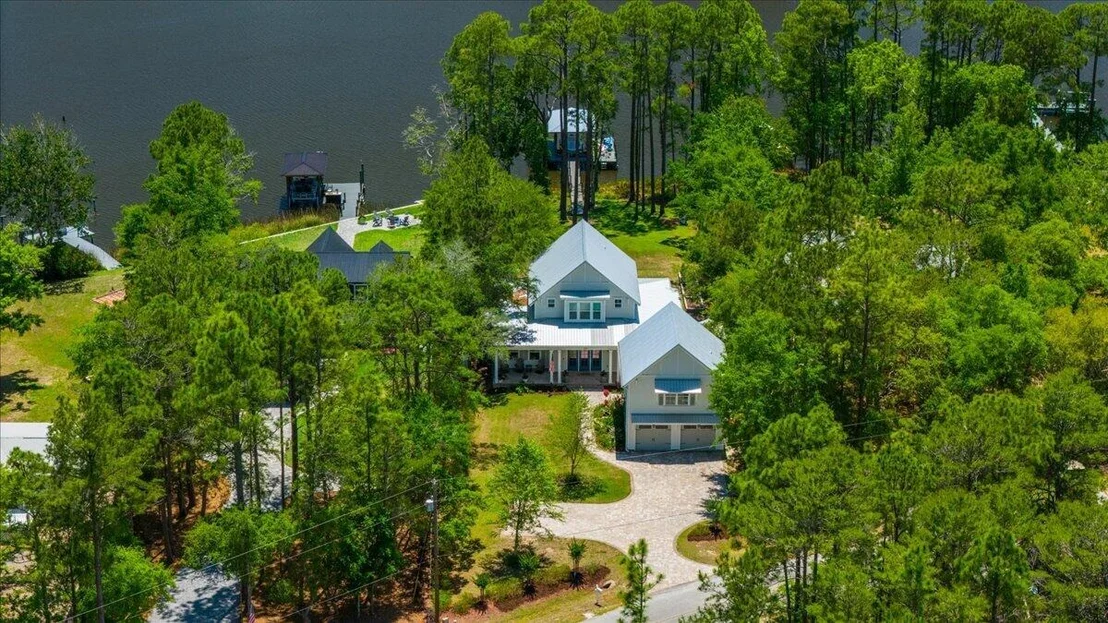 Photo of 103 W Bayou Forest Drive