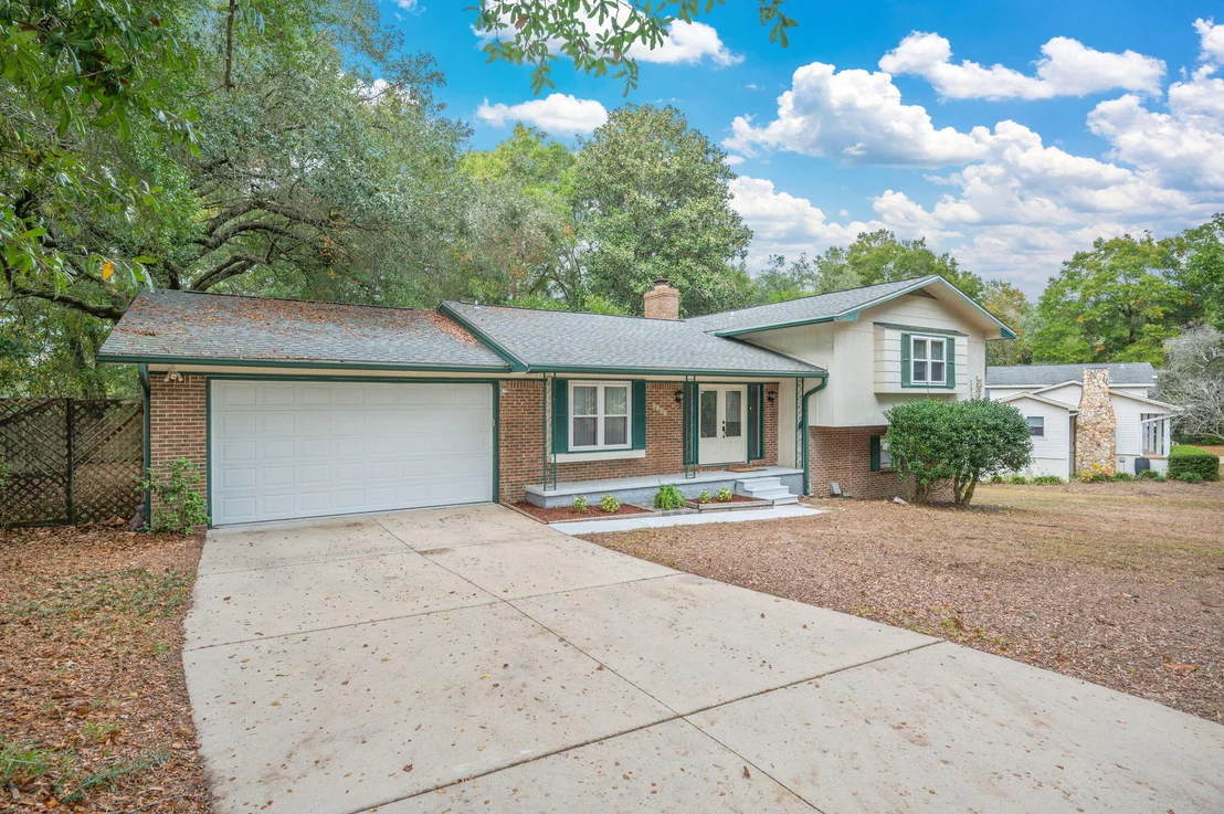 Photo of 2401 Roberts Drive