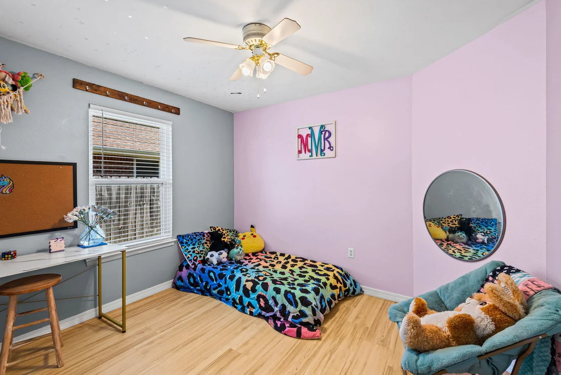 Photo of 560 Rough Leaf Lane