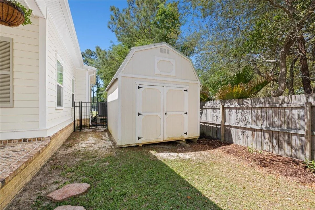 Photo of 103 W Bayou Forest Drive