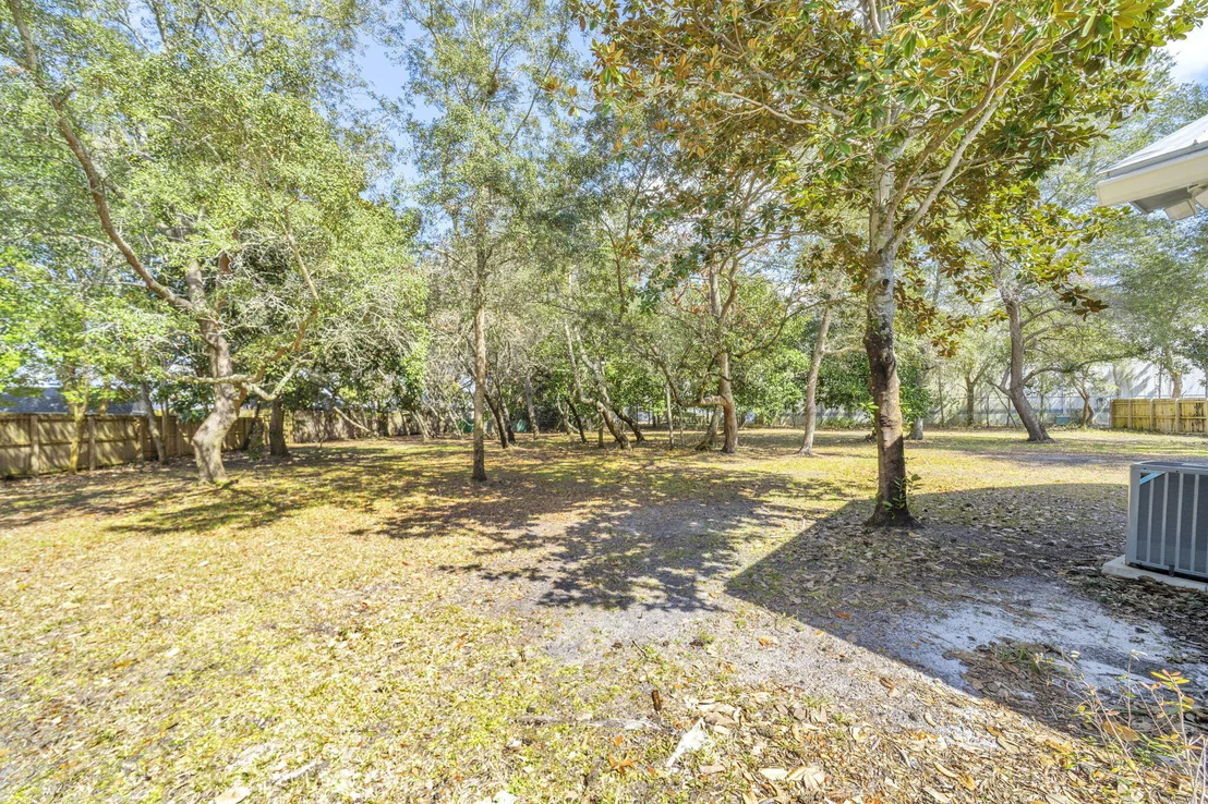 Photo of 845 N Lakeside Drive