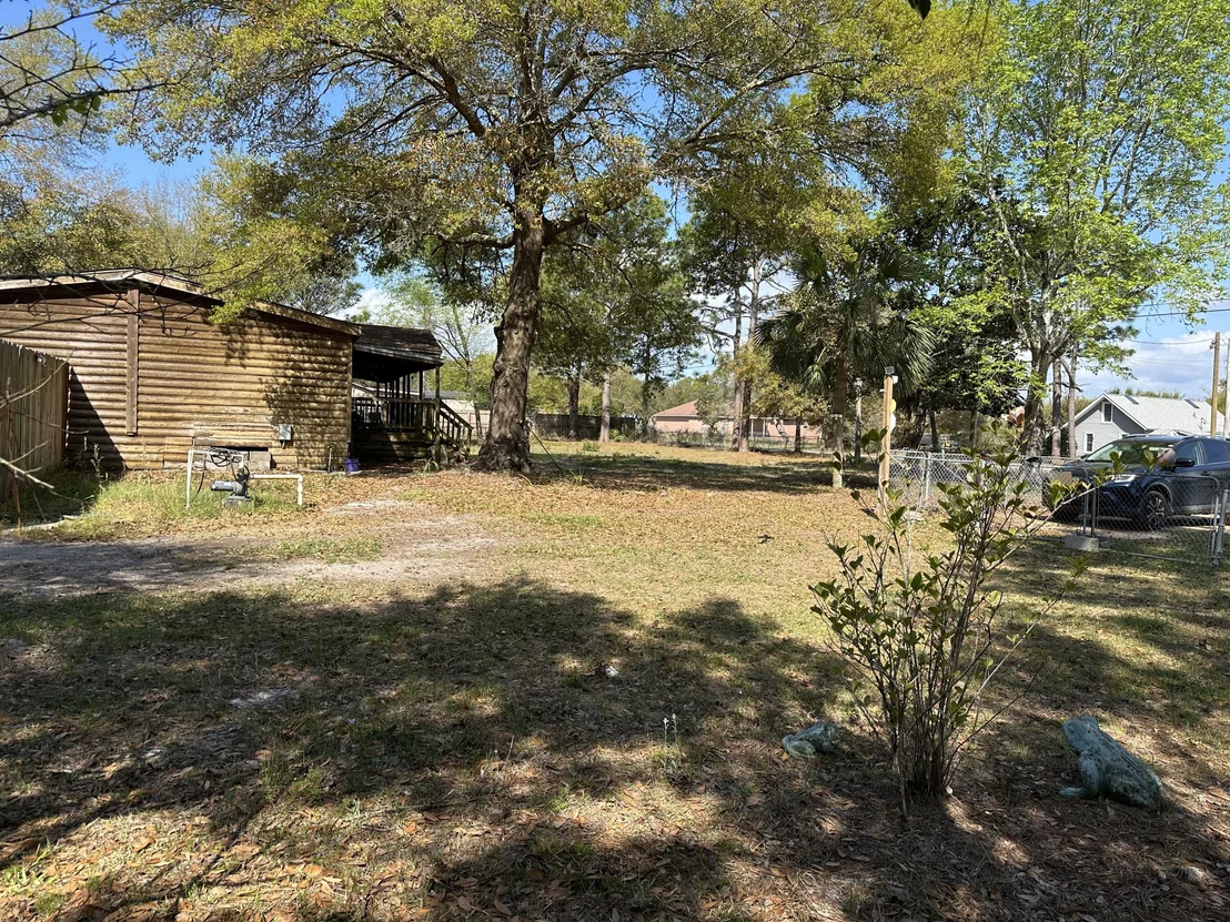 Photo of 8143 Lucena Street