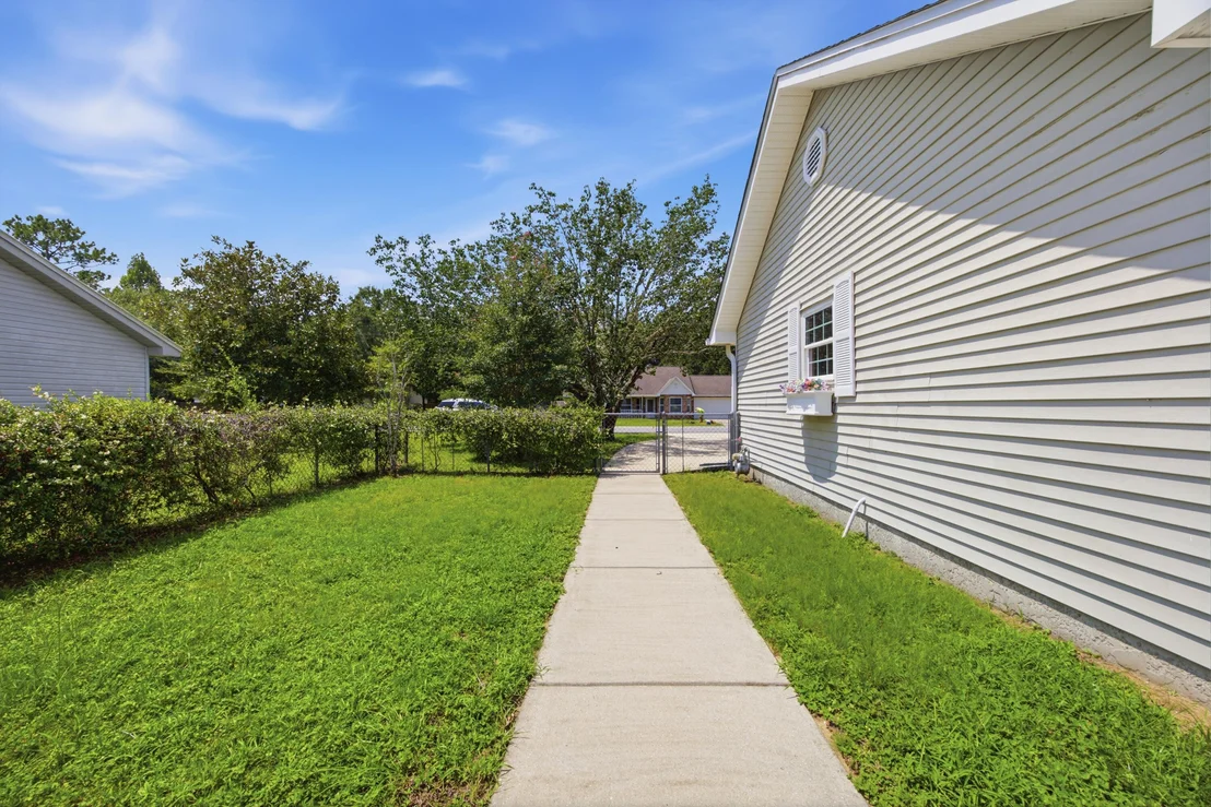 Photo of 220 W Walker Circle
