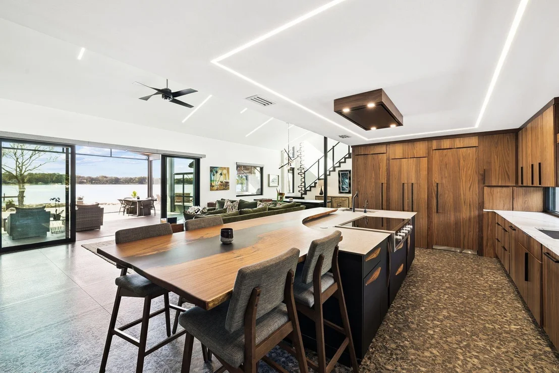 Photo of 1435 Bayshore Drive