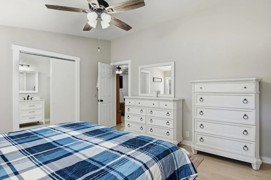 Photo of 6108 Old River Road
