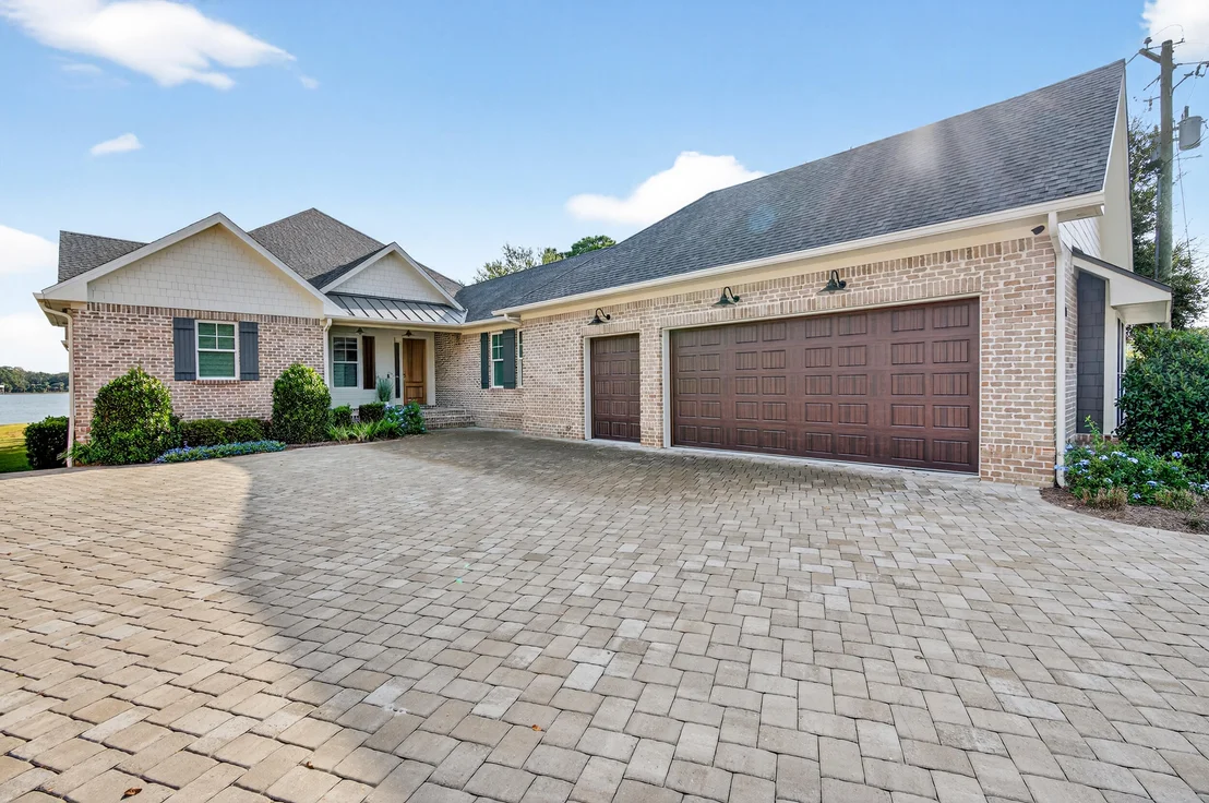 Photo of 901 Peacocks Point Drive