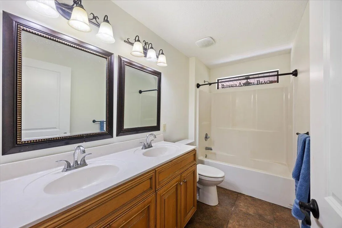 Photo of 2296 Valley Road