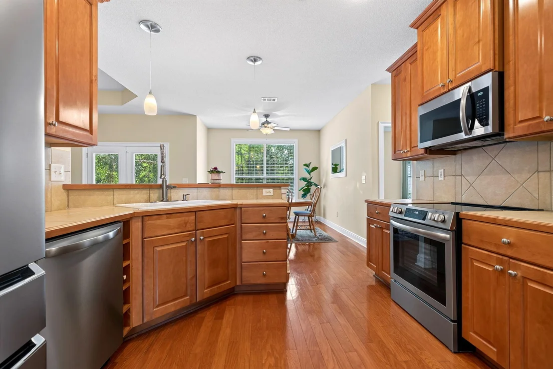Photo of 601 W Lynn Brook