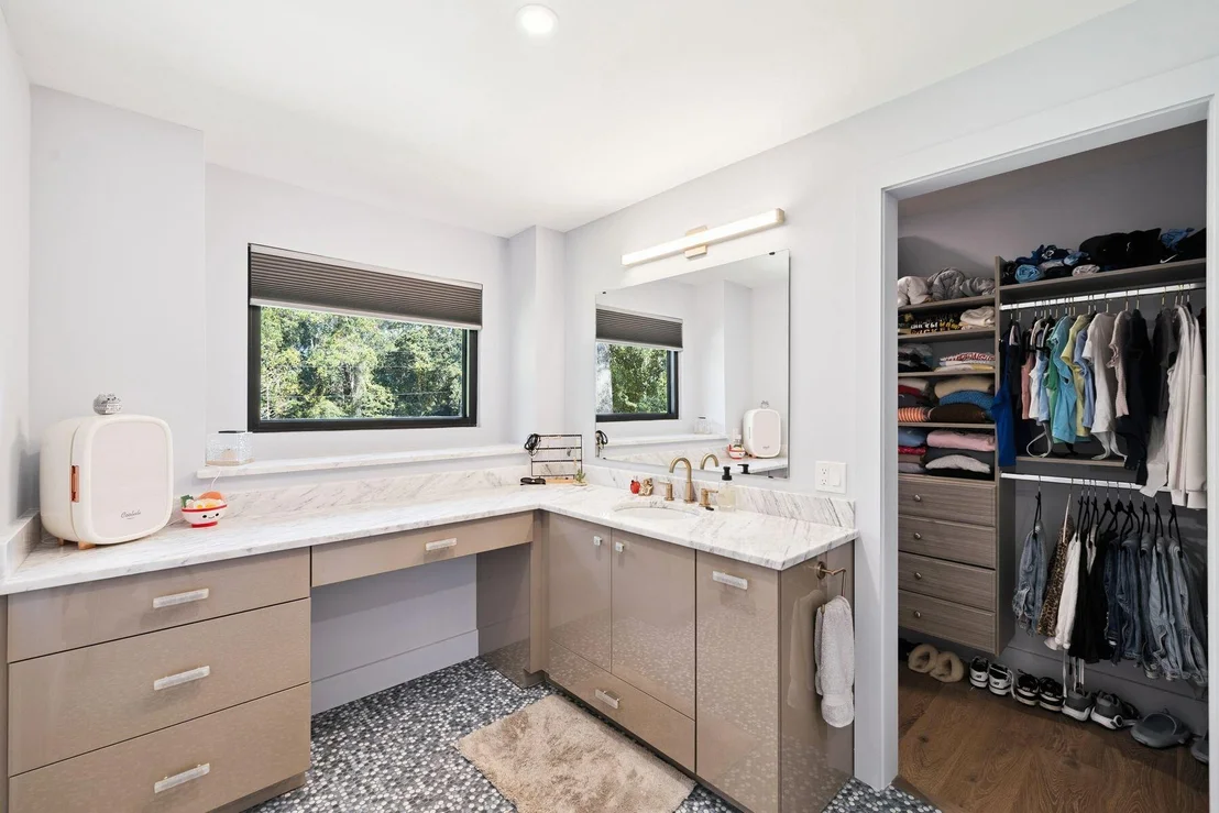 Photo of 1435 Bayshore Drive