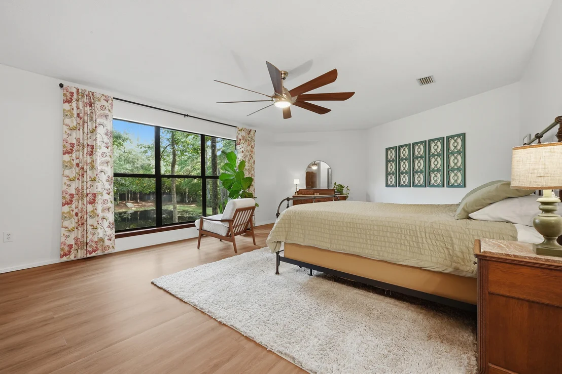 Photo of 5845 White Oak Drive