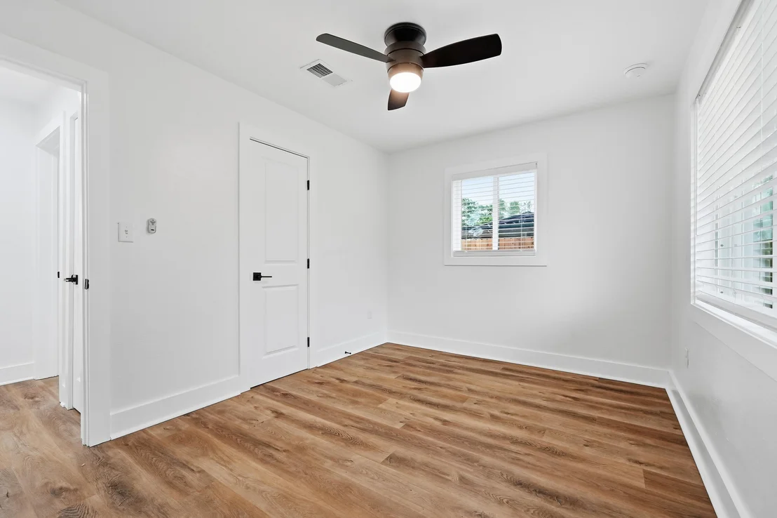 Photo of 640 Cornwall Terrace