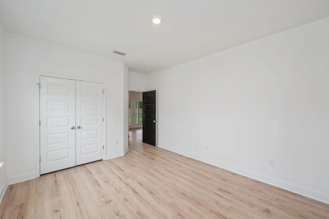 Photo of 15 E Oak Trees Lane