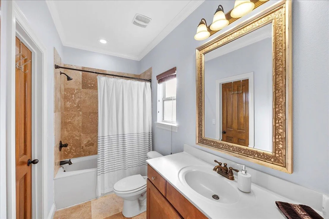 Photo of 210 W. Grand Key
