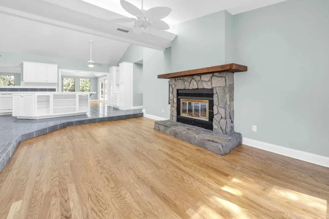Photo of 845 N Lakeside Drive
