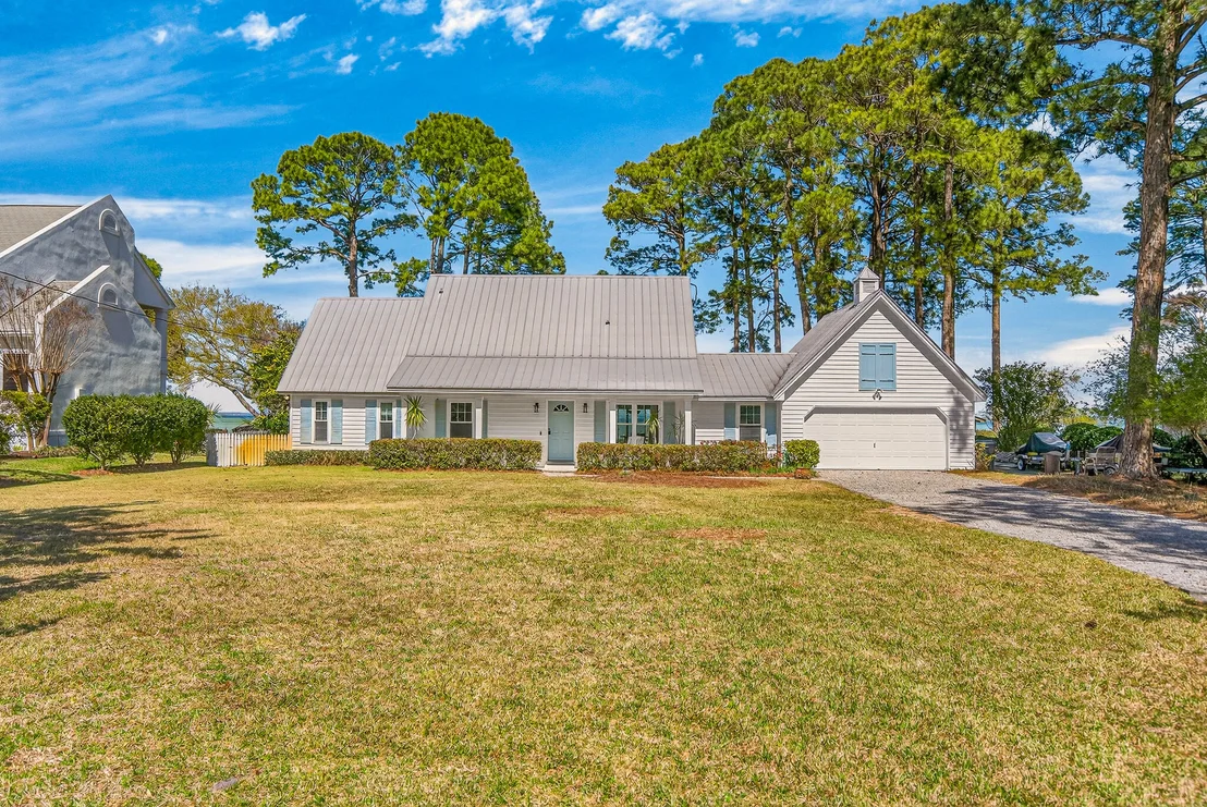 Photo of 186 Bayshore Drive