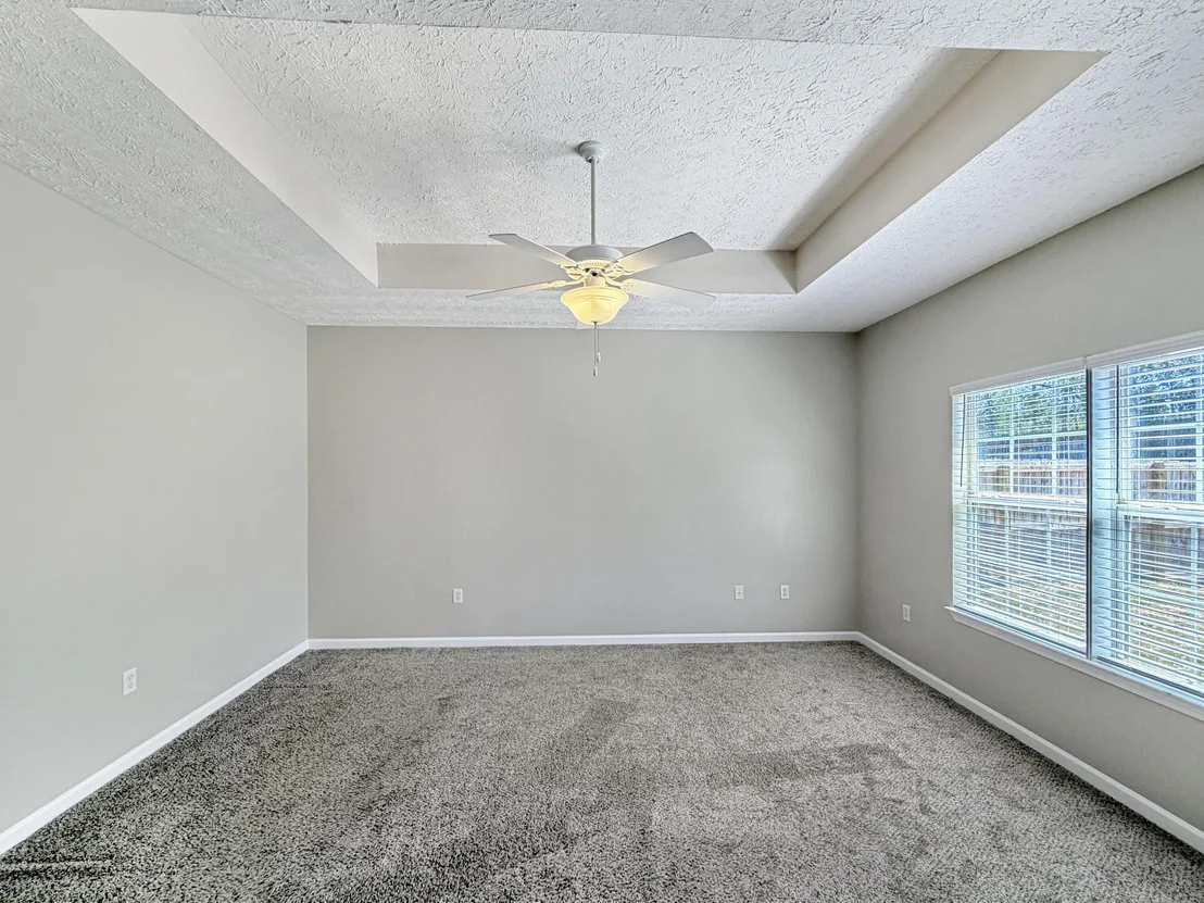 Photo of 2490 S Lakeview Drive