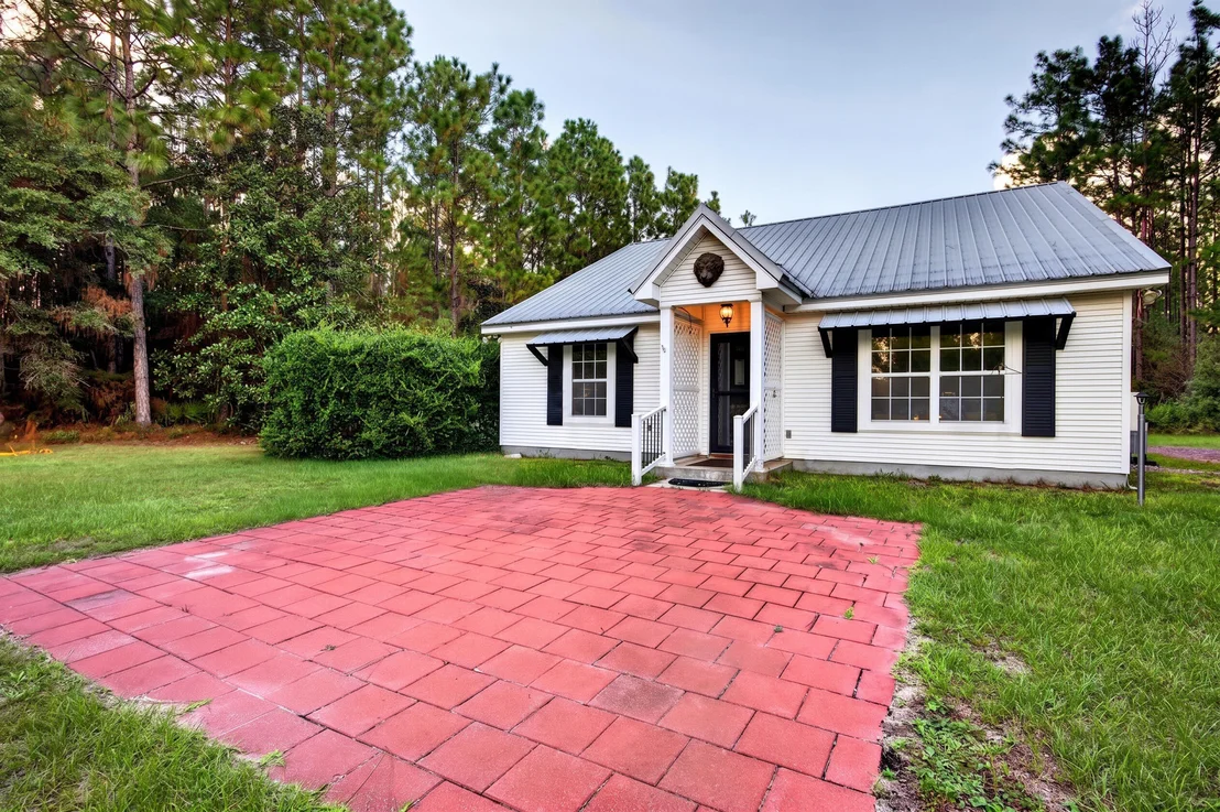 Photo of 635 Southside Drive