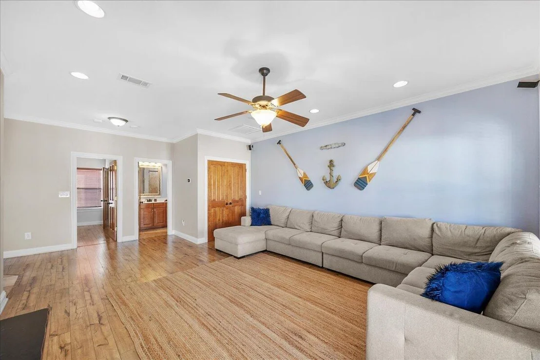 Photo of 210 W. Grand Key