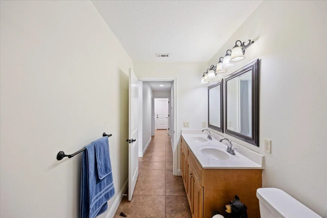 Photo of 2296 Valley Road