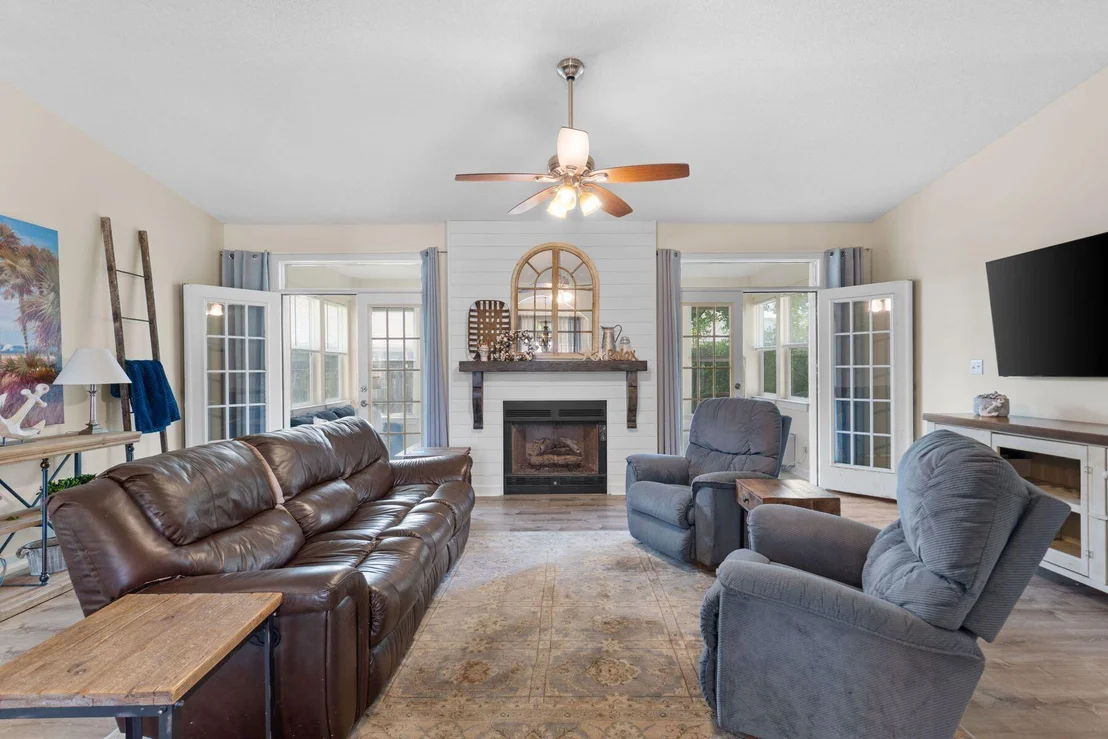 Photo of 180 Bonaire Boulevard