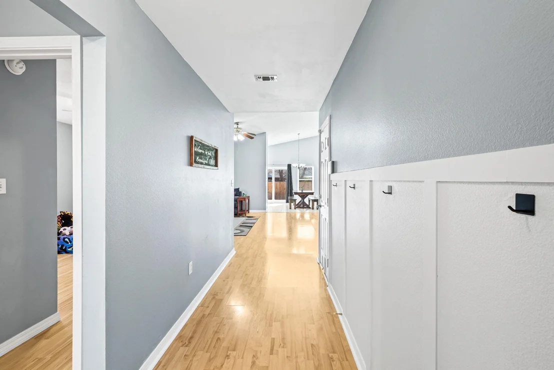 Photo of 560 Rough Leaf Lane