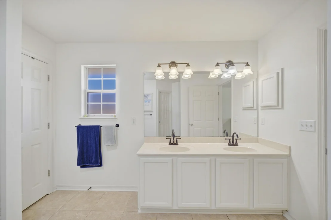 Photo of 346 Louise Circle