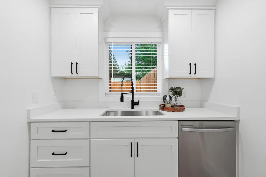 Photo of 640 Cornwall Terrace