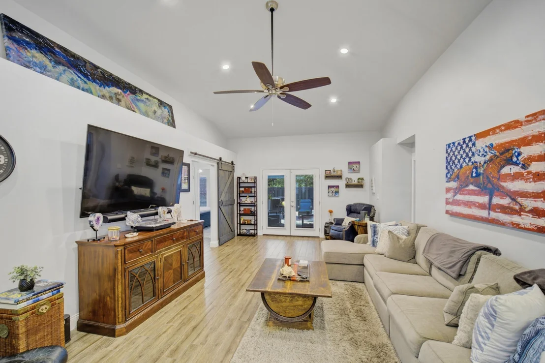Photo of 423 Sandy Cay Drive