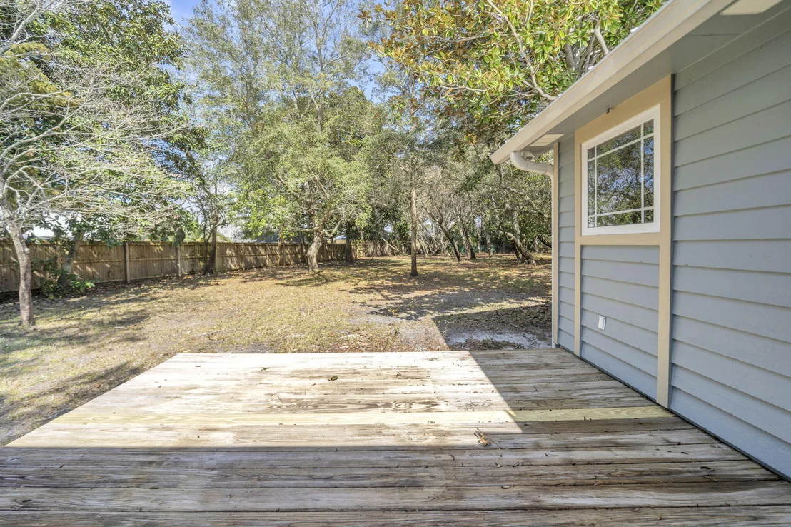 Photo of 845 N Lakeside Drive