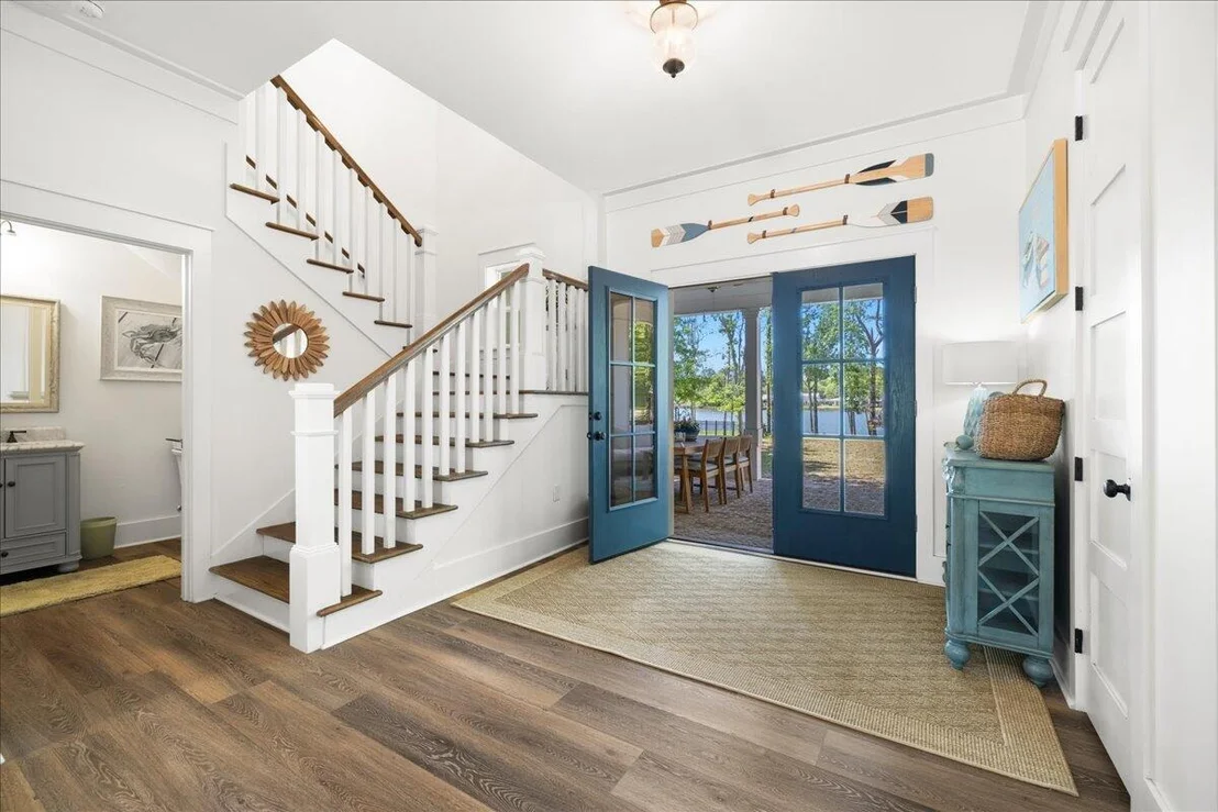 Photo of 103 W Bayou Forest Drive