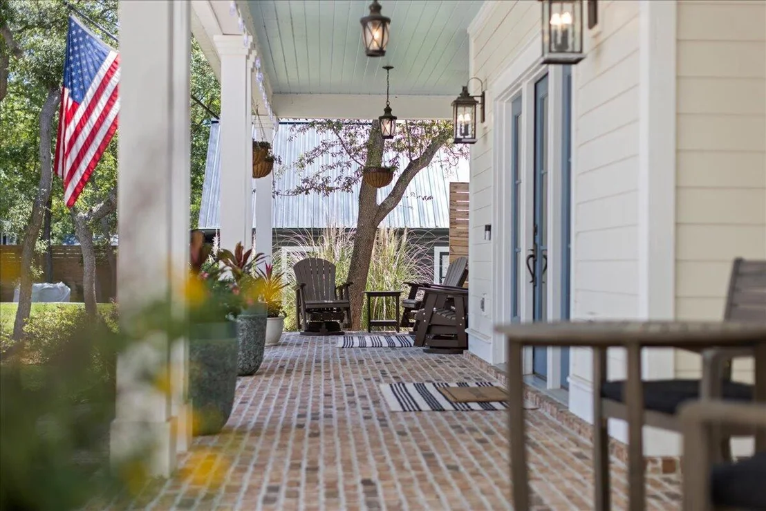 Photo of 103 W Bayou Forest Drive