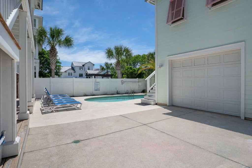 Photo of 64 DOLPHIN Street