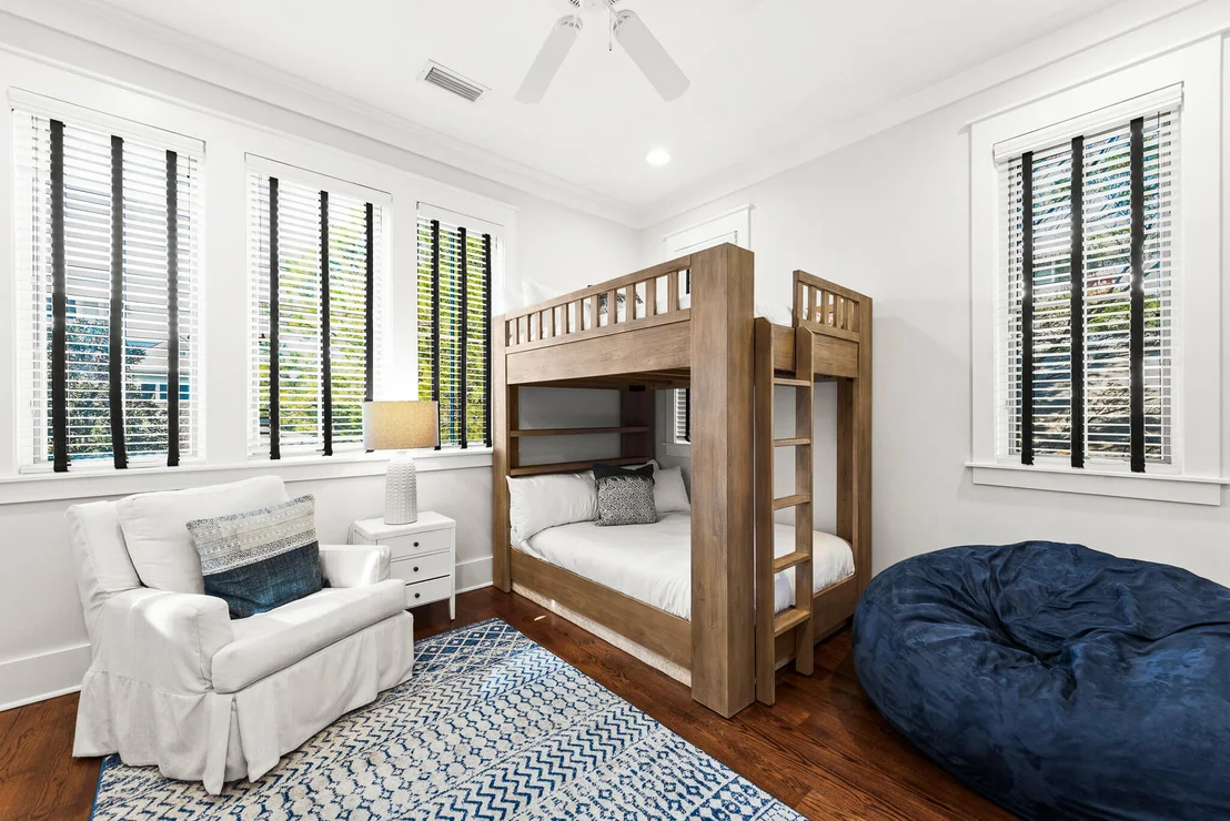Photo of 30 N Shingle Lane