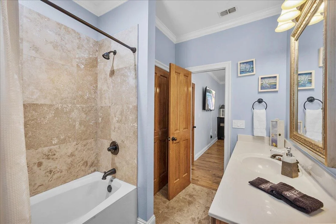 Photo of 210 W. Grand Key