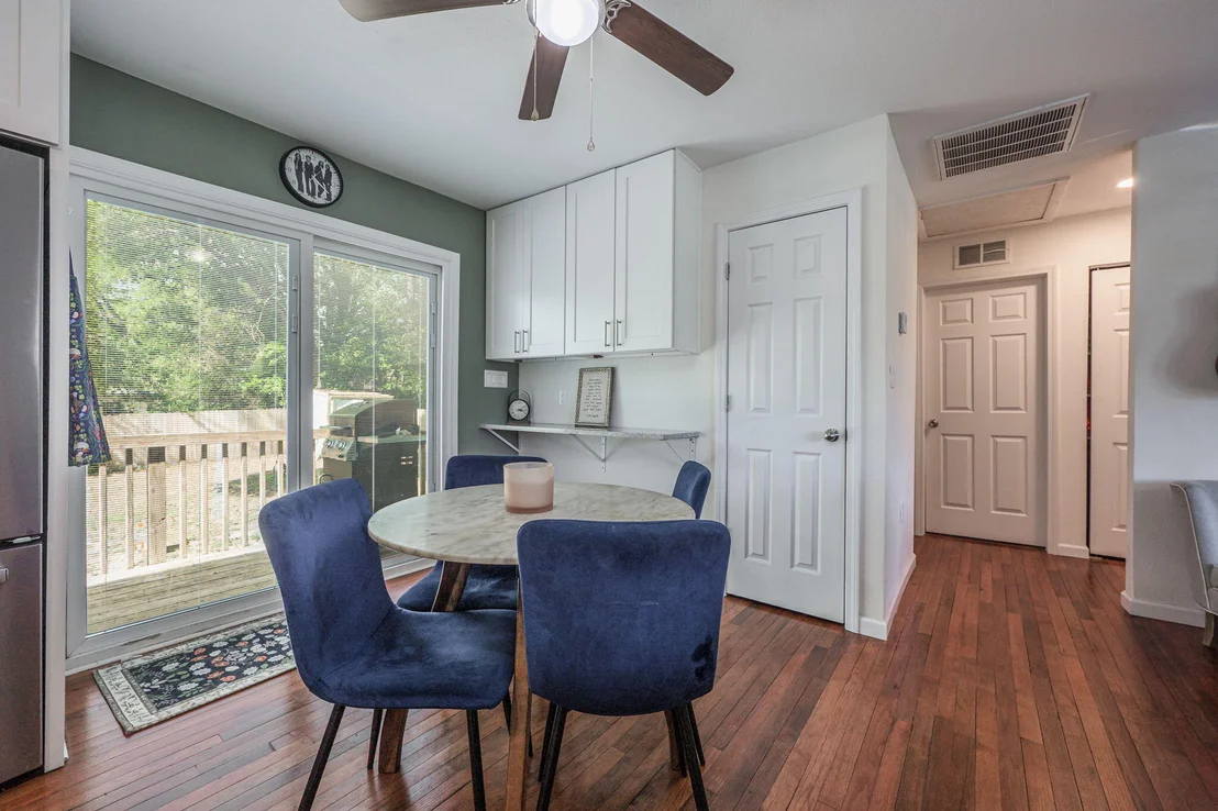 Photo of 161 W North Avenue
