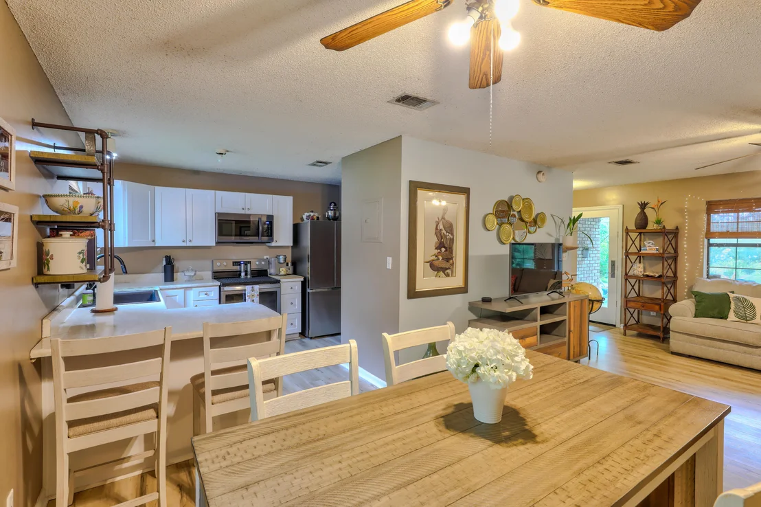 Photo of 11 W Bayou Forest Drive