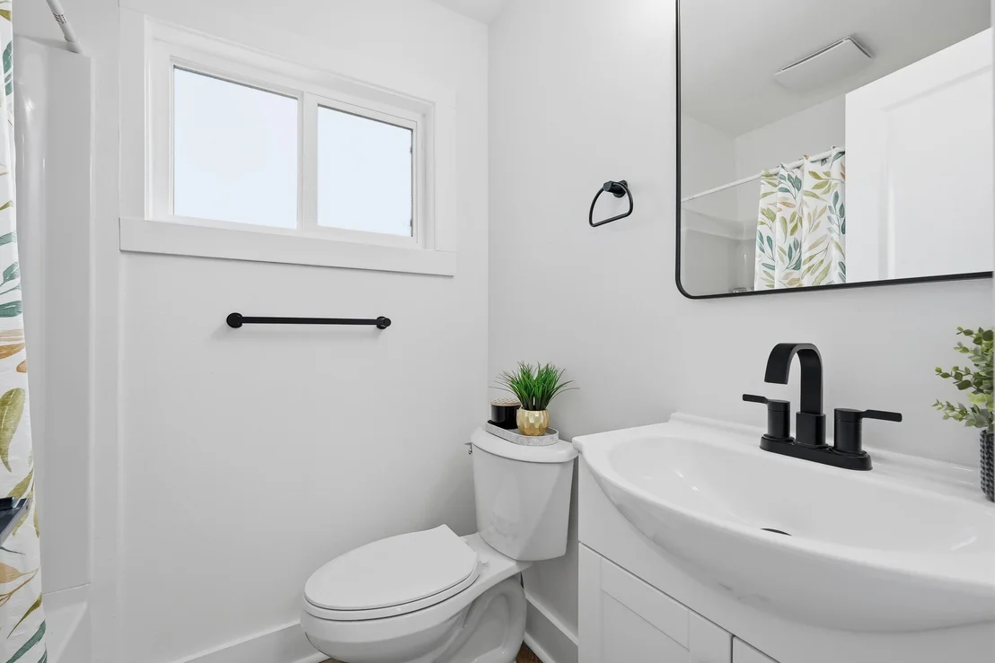 Photo of 640 Cornwall Terrace