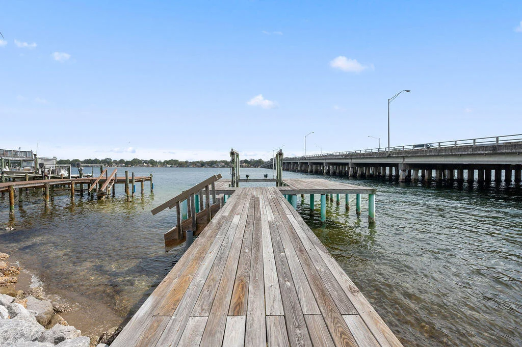 Photo of 901 Lighthouse Road