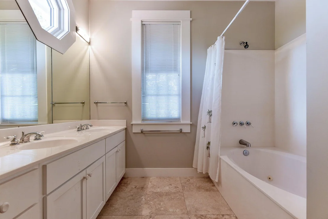 Photo of 100 Rue Martine