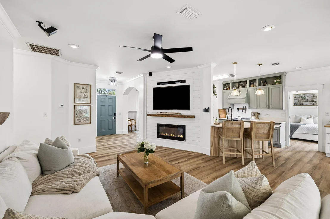 Photo of 1025 Forest Shore Drive