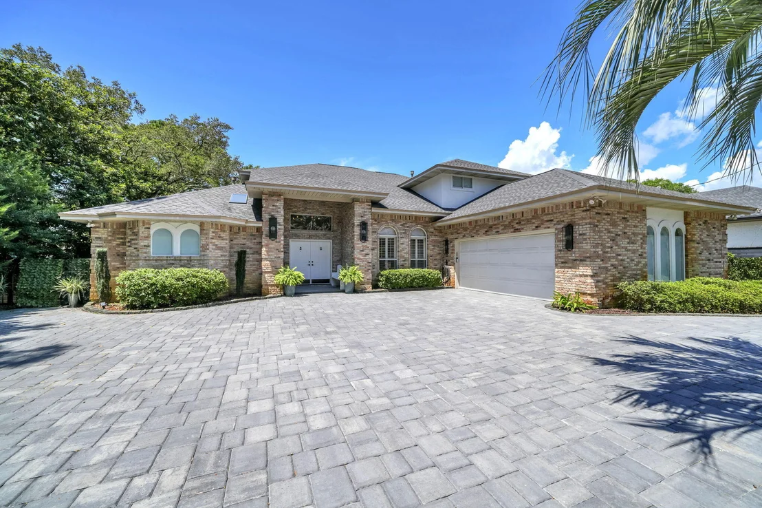 Photo of 821 Cross Street