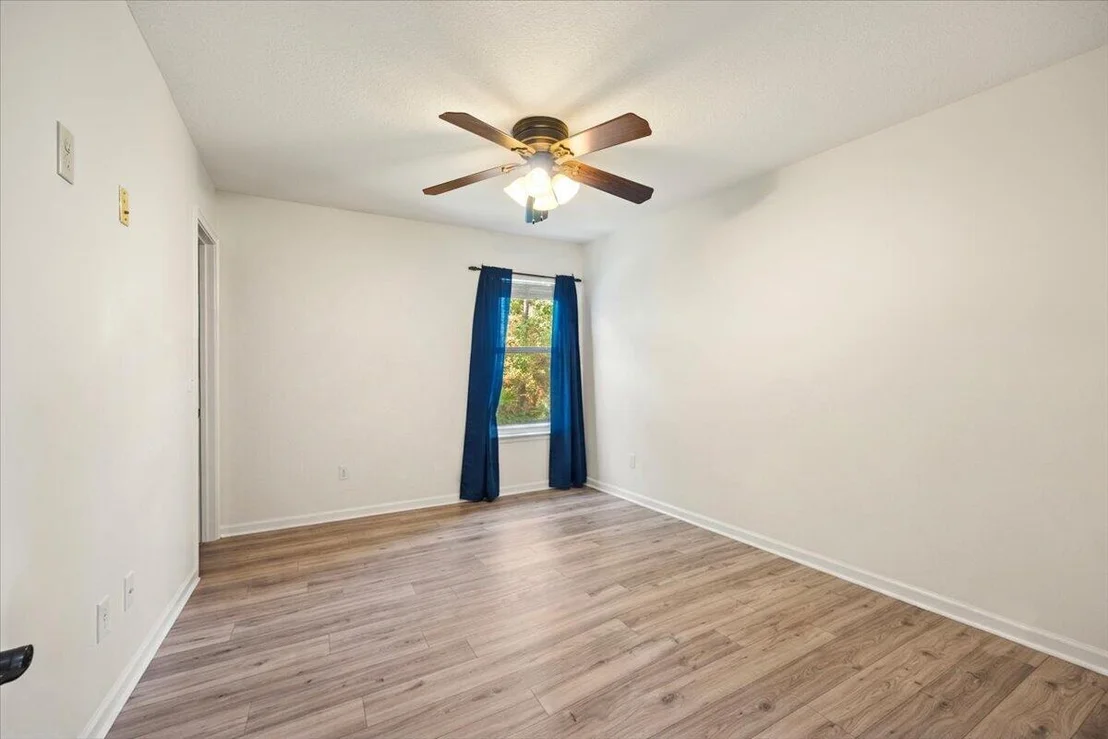 Photo of 2296 Valley Road