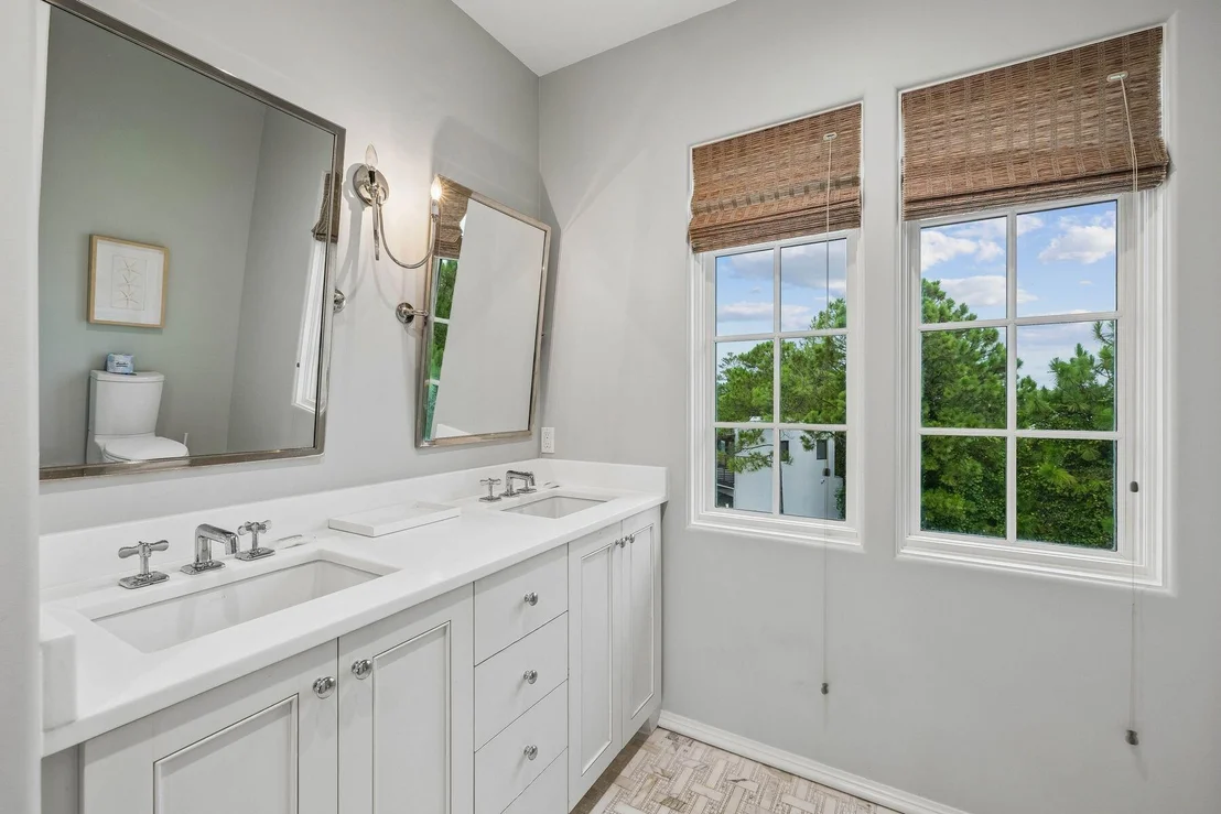 Photo of 179 E Kingston Road
