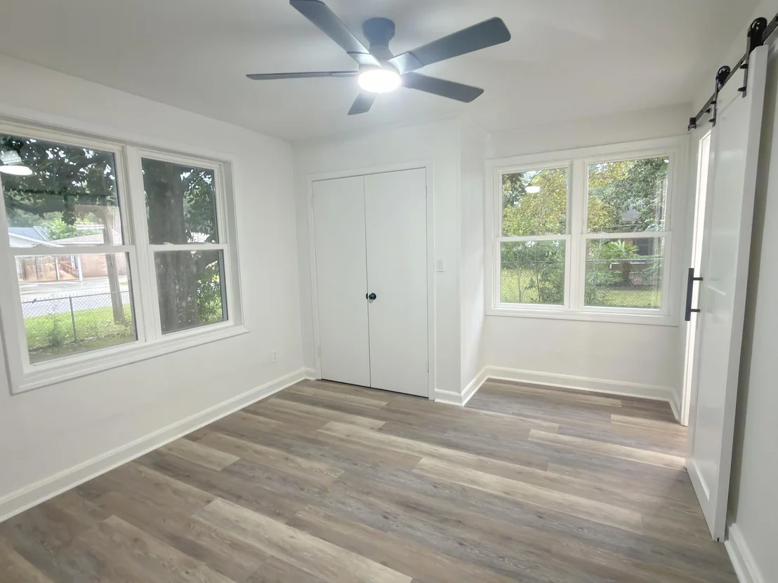Photo of 215 E 3rd Avenue