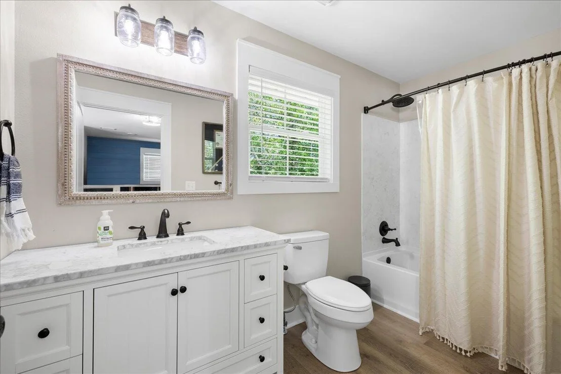 Photo of 103 W Bayou Forest Drive