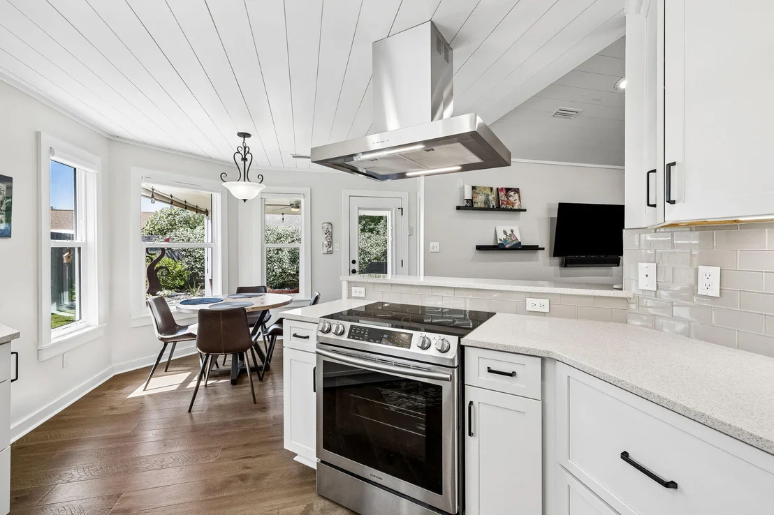 Photo of 331 Oleander Avenue