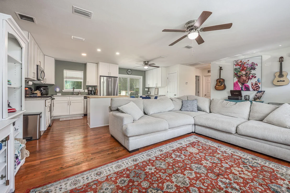 Photo of 161 W North Avenue