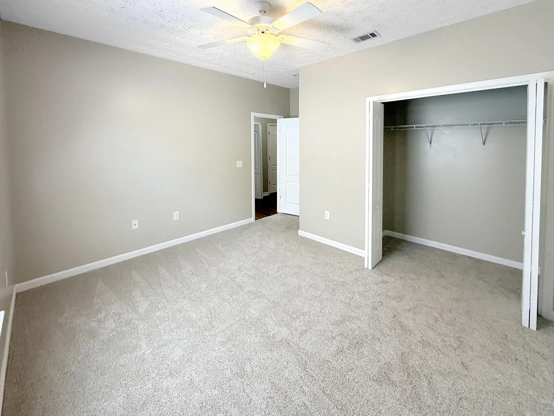 Photo of 2490 S Lakeview Drive
