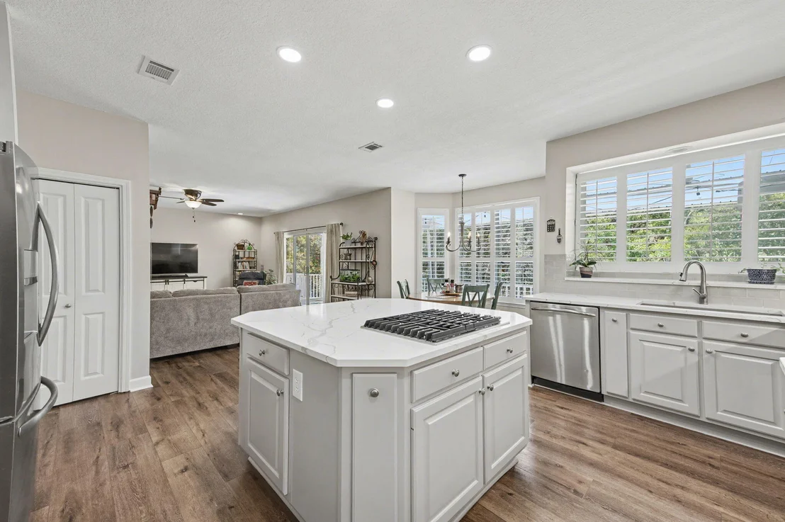 Photo of 2760 Edgewater Drive